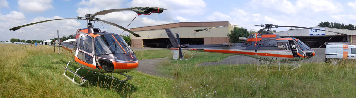 Aérodrome de Toulouse Lasbordes, marquage adhésif orange et lettres découpées sur hélicoptère posé au sol